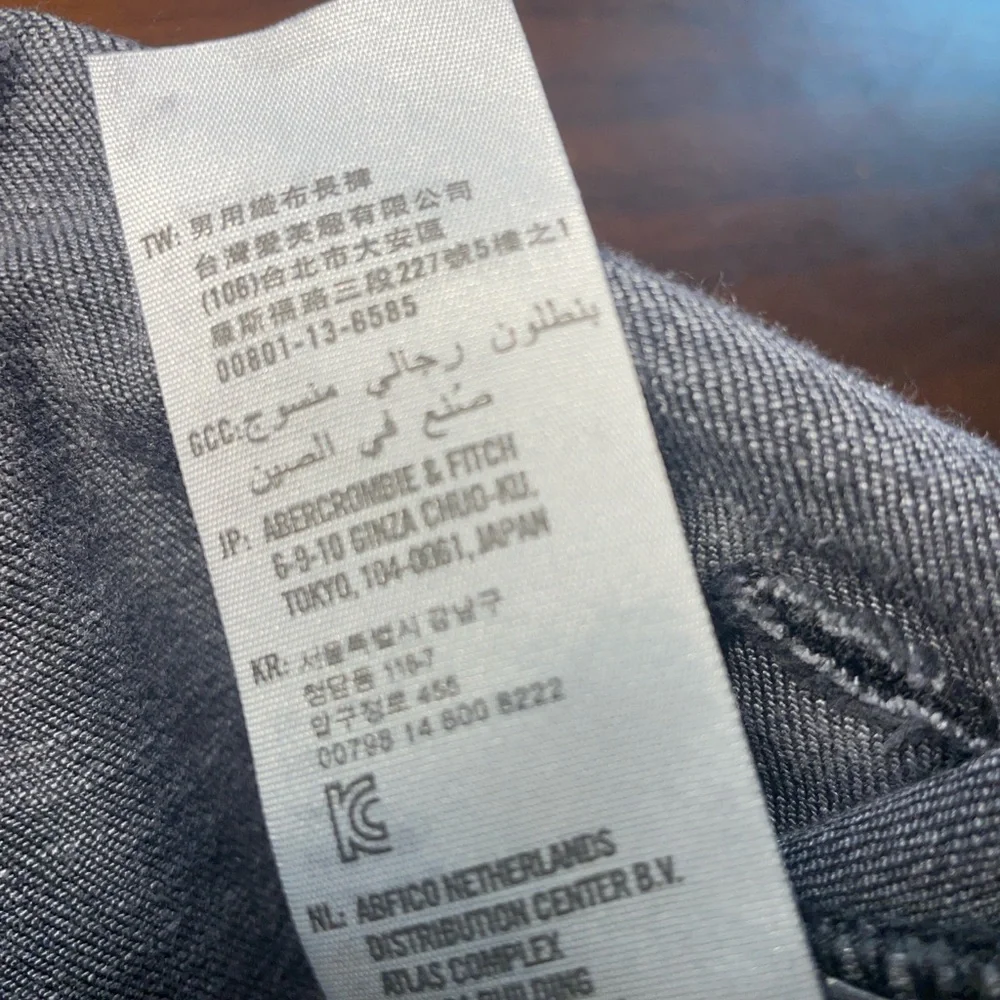 Abercrombie & Fitch, Washed Black Langdon Slim Stretch Jeans Size 31W 30L.